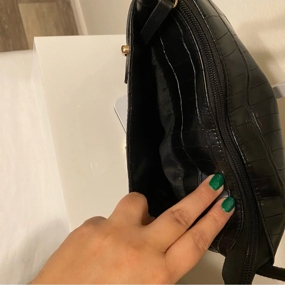EUC Jones New York Vegan Leather Crocodile Embossing Crossbody Bag